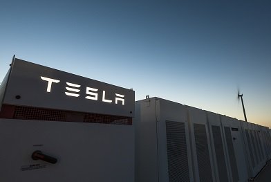 Быстрая работа батарей вынудила Tesla бесплатно поставить Австралии 1/3 электричества