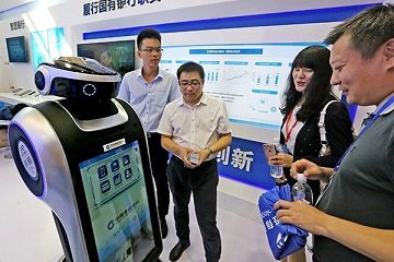 Китайский банк запустил в Шанхае филиал с роботами