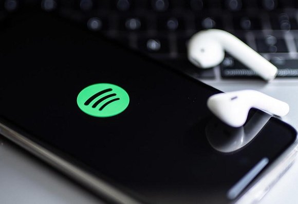 Spotify вложился в покупку двух подкастинговых стартапов