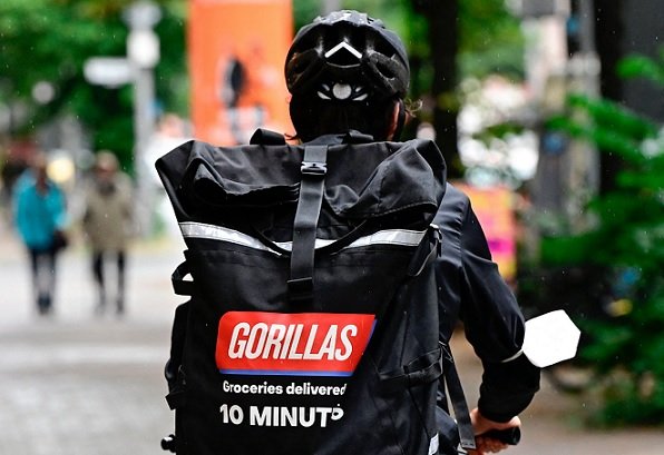 Сервис доставки Gorillas из Берлина сократит 50% офисного персонала