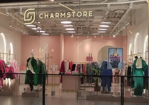 Одежный бренд Charmstore привлек инвестиции от «ТилТех Капитала»