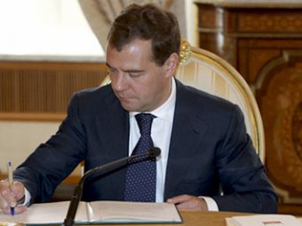 Медведев подписал закон об обращении с радиоактивными отходами