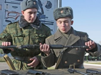 Сергей Шойгу утвердил новую форму: два погона на форменную одежду вернутся в 2013 году Сергей Шойгу утвердил новую форму: два погона на форменную одежду вернутся в 2013 году