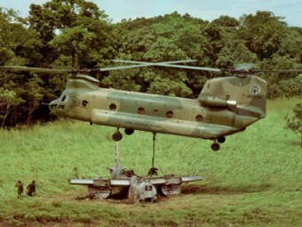 CH-47 Chinook - тяжелый военно-транспортный вертолет Армии США