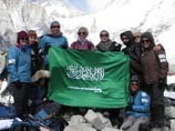 Женщина из Саудовской Аравии впервые поднялась на Эверест