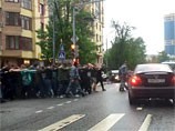 Предотвратив побоище мигрантов на рынке в Реутове, правоохранители провели по городу "колонну военнопленных" (ВИДЕО) Предотвратив побоище мигрантов на рынке в Реутове, правоохранители провели по городу "колонну военнопленных" (ВИДЕО)