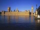 Трех британских лордов обвинили в коррупции