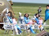 Китайские тайконавты вернулись на Землю после 15-дневного полета: их встречали овациями и цветами Китайские тайконавты вернулись на Землю после 15-дневного полета: их встречали овациями и цветами