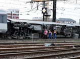 Машинист разбившегося под Парижем поезда успел предотвратить столкновение с другим составом