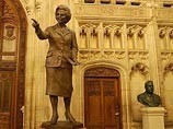 Британским депутатам запретили трогать бронзовых Тэтчер и Черчилля - слишком хрупкие Британским депутатам запретили трогать бронзовых Тэтчер и Черчилля - слишком хрупкие