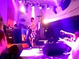 Москва может объявить в розыск музыкантов Bloodhound Gang, которые подтерлись российским флагом Москва может объявить в розыск музыкантов Bloodhound Gang, которые подтерлись российским флагом