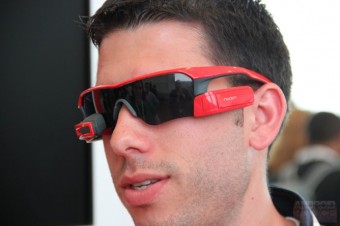 Intel инвестирует в конкурента Google Glass