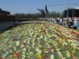 Инициаторы идеи сноса памятника Советским воинам-освободителям Риги настаивают на его уничтожении