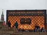 Чемодан Louis Vuitton убрали с Красной площади. Он может переехать в Лужники или на ВВЦ Чемодан Louis Vuitton убрали с Красной площади. Он может переехать в Лужники или на ВВЦ