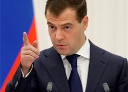 Медведев призывает активнее работать с договорами по Сколково